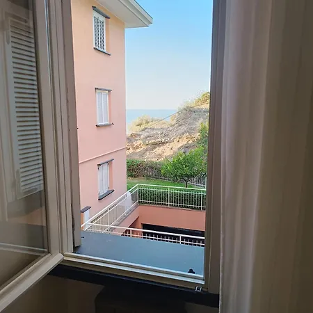 Punta Sole, Vista Mare, Con Giardino Privato, Parcheggio Privato Gratis Bordighera