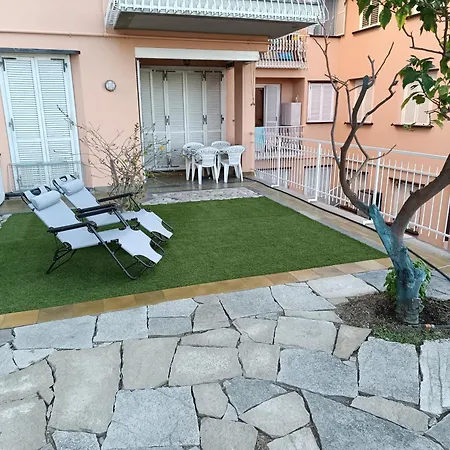 Punta Sole, Vista Mare, Con Giardino Privato, Parcheggio Privato Gratis * Bordighera