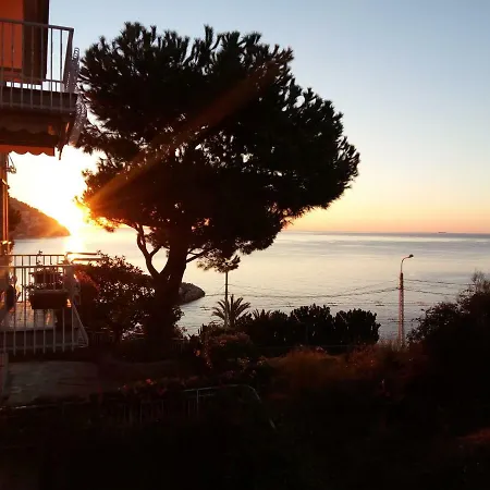 Punta Sole, Vista Mare, Con Giardino Privato, Parcheggio Privato Gratis Bordighera