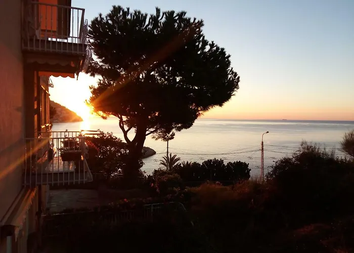 Punta Sole, Vista Mare, Con Giardino Privato, Parcheggio Privato Gratis Bordighera